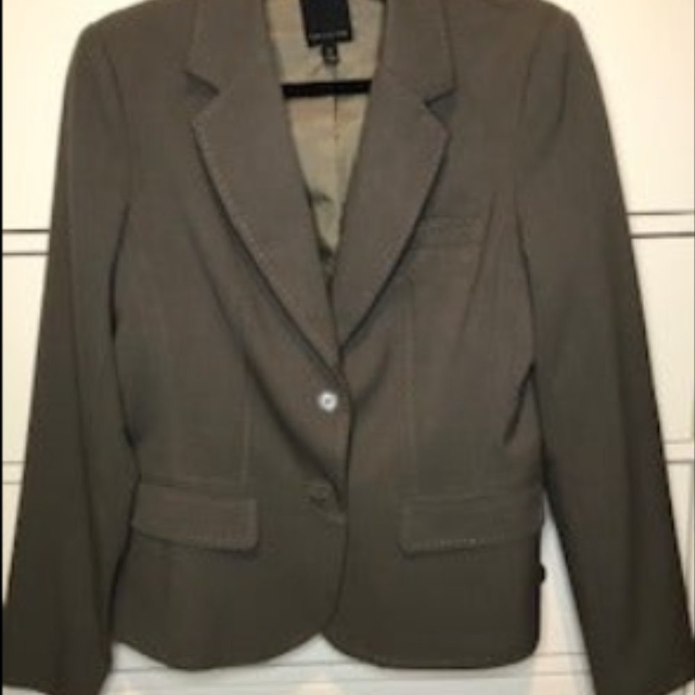 The Limited Clothing Lot (5 items)